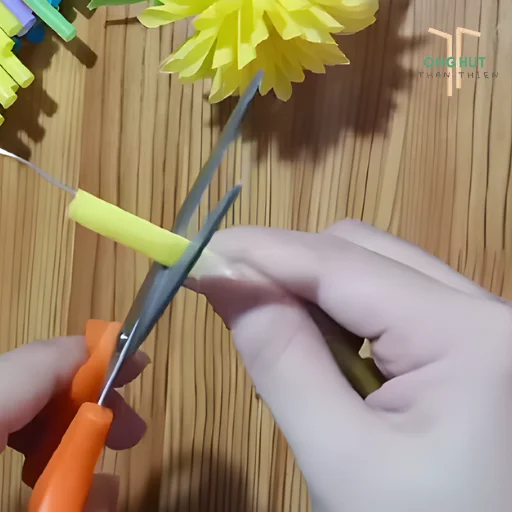 Tổng hợp 3 cách làm hoa cúc bằng ống hút đơn giản, siêu dễ, đẹp như thật