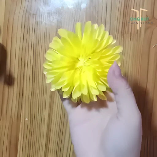 Tổng hợp 3 cách làm hoa cúc bằng ống hút đơn giản, siêu dễ, đẹp như thật