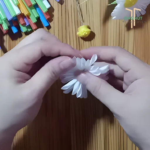 Tổng hợp 3 cách làm hoa cúc bằng ống hút đơn giản, siêu dễ, đẹp như thật