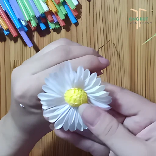 Tổng hợp 3 cách làm hoa cúc bằng ống hút đơn giản, siêu dễ, đẹp như thật