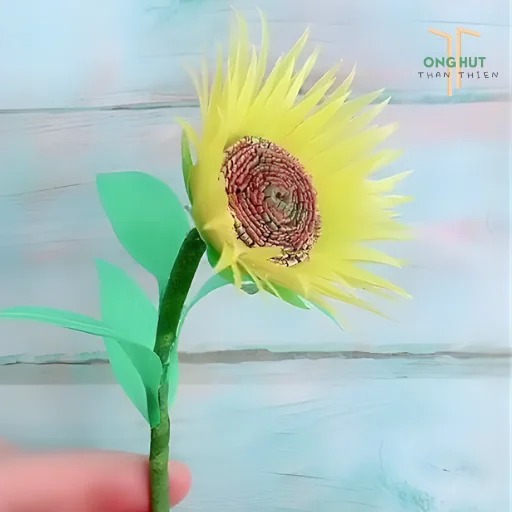 Cách làm hoa hướng dương bằng ống hút đơn giản trang trí bàn học cực xinh
